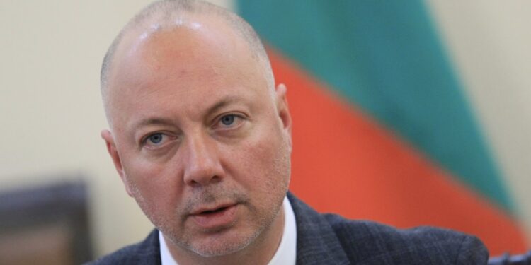 МВР, кога? Бившият транспортен министър Росен Желязков подменял страници от договори за обществени поръчки