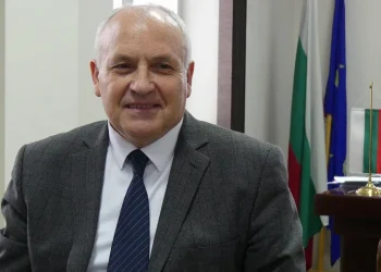 Шефът на БАБХ Христо Даскалов лично разпореждал тирове да се пропускат през „Капитан Андреево“ без проверка и да им се издават документи със задна дата