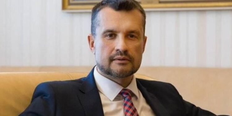 Калоян Методиев беснее в министерството на Корнелия, превзел търговията с оръжие (ДОКЛАД)