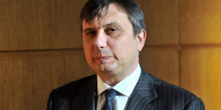 Заплашват ли националната сигурност далаверите на Люси Стойков!?