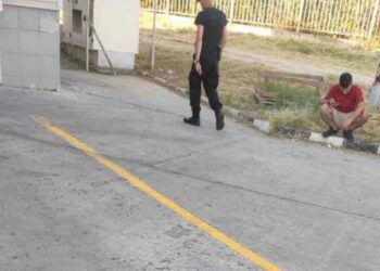 Служител на БАБХ размахва оръжие като мутра на „Капитан Андреево“ и плаши с убийства! Турция с нота, заради хаоса на границата!