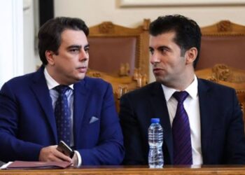 Как Кирил и Асен злоупотребиха с “Капитан Андреево”, изпуснаха санитарния контрол и създадоха хаос на границата