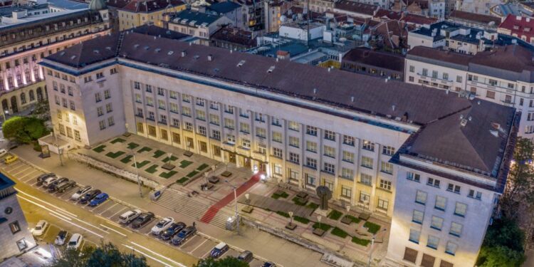 Георги Папазки купи от Божков Телефонната палата, ще я прави луксозен хотел