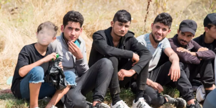 Заловиха 30 мигранти край Казичене