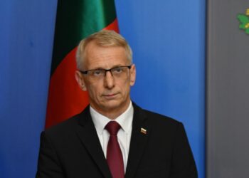 ГРАНДИОЗЕН СКАНДАЛ! С отвратителни лъжи и без заседание на МС Денков поиска оставката на шефа на ДАНС! Разпращал по куриер да събира подписи от министри