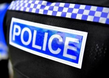 Въоръжени нападатели ограбиха министърка и охраната ѝ