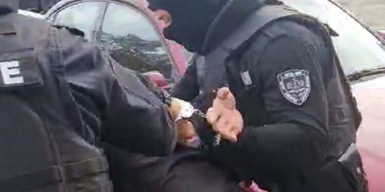 Задържаха цяло семейство за изборна търговия в Димитровградско