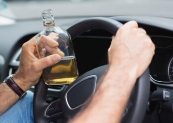 Пиян шофьор катастрофира и изостави колата си в Сливен