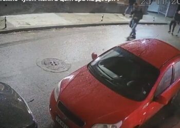 Младежи системно трошат автомобили в Добрич