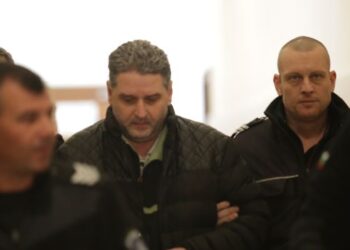 Сведения: Убиецът на психолога Нав влачил тялото му до входа, след като го застрелял