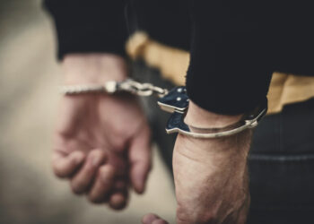 Задържаха двама за отвличане на жена и побой над партньора ѝ