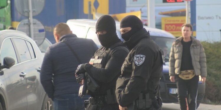 ГДБОП задържа двама души след спецакция във Велико Търново