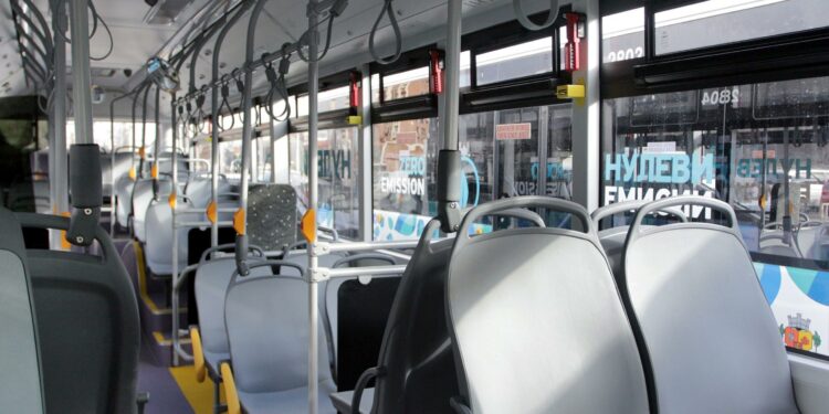 23-годишен разби носа на възрастна жена в градския транспорт в София