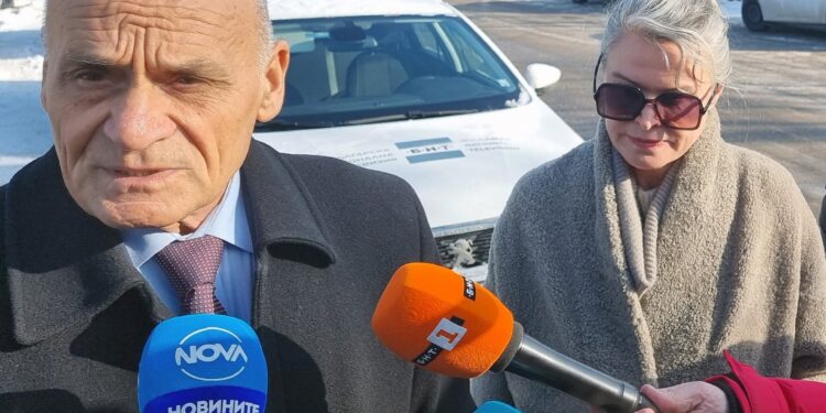 Извикаха на разпит в полицията жената до Васил Божков