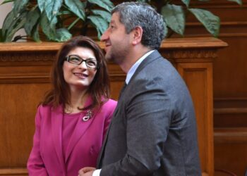 Христо Иванов, който през 2020 г. плюеше Деси Атанасова, днес я предложи за конституционен съдия