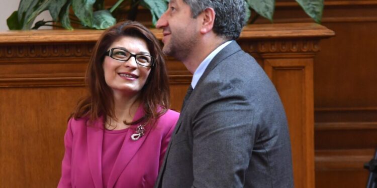 Христо Иванов, който през 2020 г. плюеше Деси Атанасова, днес я предложи за конституционен съдия