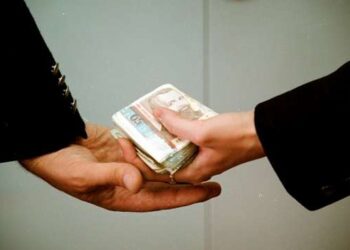 Във Варна хванаха общински служител с подкуп