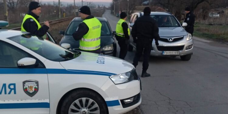 8 задържани след спецоперация в Плевенско