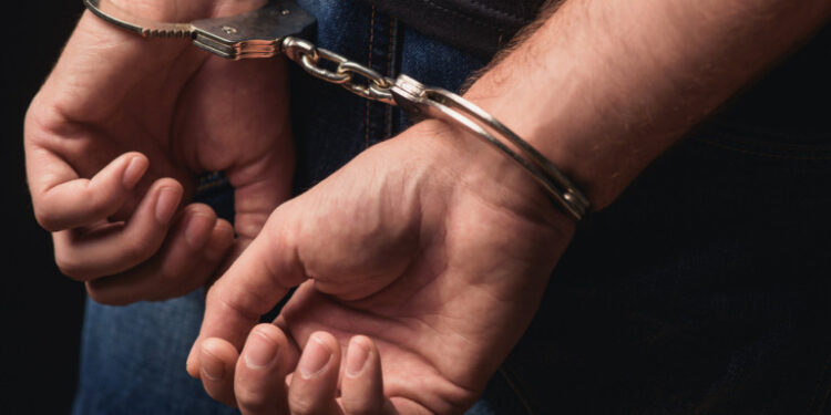 Задържаха мъж и малолетен за изнасилване на 21-годишно момиче в Пловдив