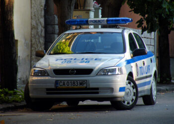 24-годишен откраднал крупна сума от дядо си и избягал