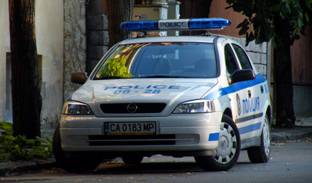 24-годишен откраднал крупна сума от дядо си и избягал