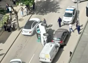 Кола се обърна в Пловдив и предизвика тежък трафик