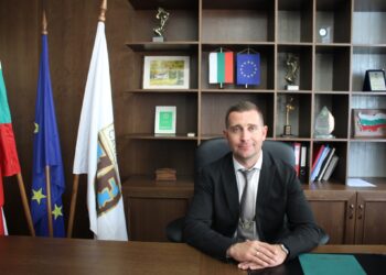 Кметът на Самоков в измамна схема с развод и имот (ДОКУМЕНТИ)