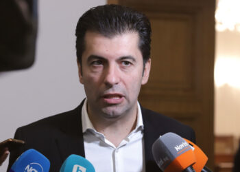 През 2021 година Кирил Петков лично помлял автомобил с 34 годишна жена