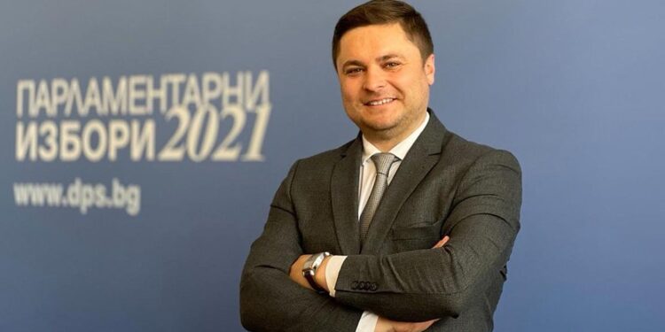 Жителите на Ст. Град и Малинова долина на бунт срещу отцепника от ДПС Мюмюн Мюмюн-“Мони”! Със заплахи, лъжи и рекет хасковският депутат отнемал от хората златни парцели