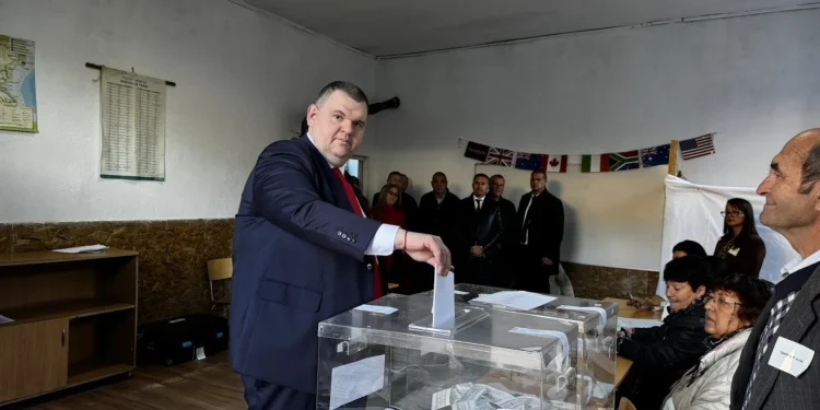 Пеевски от избирателната секция в с. Бабяк: Гласувах за една по-добра България с ново начало за всички!