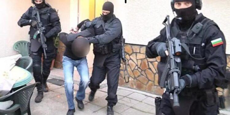 Полицията удари лихварска група в Сандански, задържаха братята Златкови